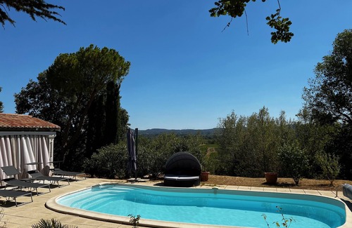 Saint-Martin-d'Ardeche Cottage | Discover GITE VILLA L'ABRI: Family-Friendly with Pool