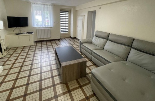 Nouan-sur-Loire Cottage | Family-Friendly Gite Vineuil with Kitchen and 8/10 Rating