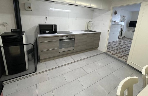 Nouan-sur-Loire Cottage | Family-Friendly Gite Vineuil with Kitchen and 8/10 Rating