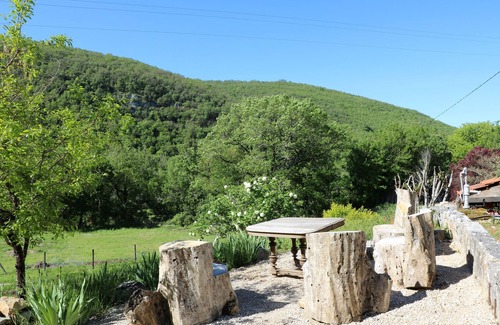 Espagnac-Sainte-Eulalie Cottage | Family-Friendly Gite with Pool in Célé Valley Near Figeac