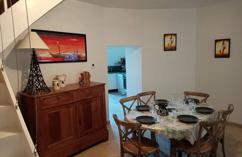 Gourdon House | Charming Gîte in Medieval Gourdon with Family-Friendly Amenities