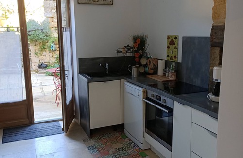 Gourdon House | Charming Gîte in Medieval Gourdon with Family-Friendly Amenities