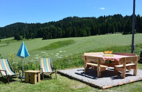Les Moussieres House | Gîte with panoramic view - Haut-Jura Natural Park