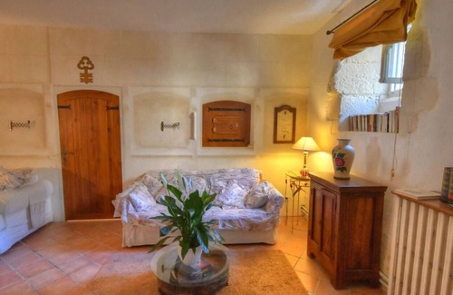 Douchapt House | Gite with swimming pool / restaurant nearby
