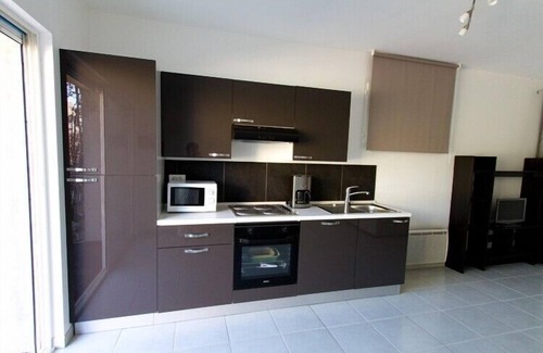 Le Pradet Apartment | Beachside Gite with Terrace & Ocean View - Guest Rated 10/10