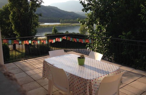 Curbans Apartment | Gîte with Lake Curbans View & Pool for Memorable Getaways