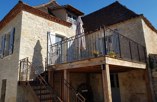 Tour-de-Faure Cottage | Gites chez Antonin - Le four a pain: Family-Friendly Retreat