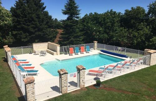 Sauze-Vaussais House | Elegant Gites dans les Champs with Ocean View and Pool