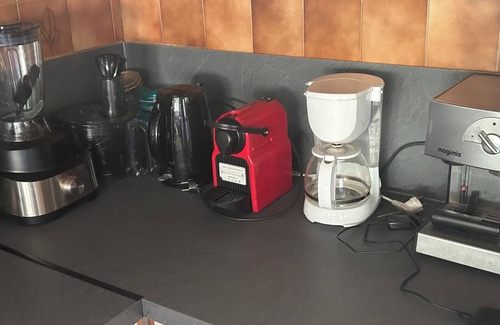 Montignac House | Gites de Charme 18 Personnes Avec Tennis Dans un Parc de 2 ha . Idéal Familles
