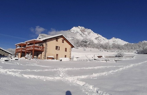 Saint-Michel-de-Maurienne House | Gites DE Beaune - LE Telegraphe