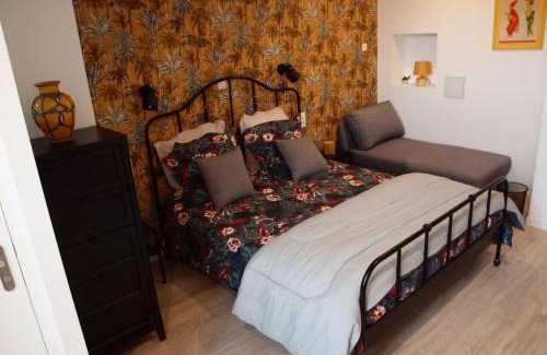 Salleles-d'Aude Apartment | Experience Gites de l'écluse - La Côte de l'Or with Ocean Views