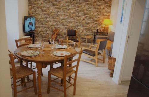 Salleles-d'Aude Apartment | Experience Gites de l'écluse - La Côte de l'Or with Ocean Views