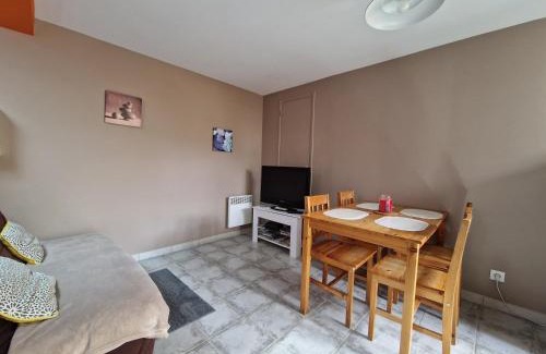 Courtils House | Pet-Friendly Gites de l'Archange with Family Amenities