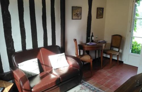 Glanville House | Family-Friendly Gites de la Chesnée: A Pet Welcoming Retreat