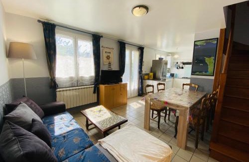 Cherrueix House | Gites des Sablons: Enjoy Oceanfront Bliss with Family