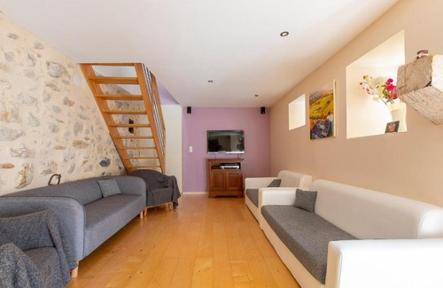 Jongieux House | Discover Gites et Songes: Family-Friendly Vineyard Retreat