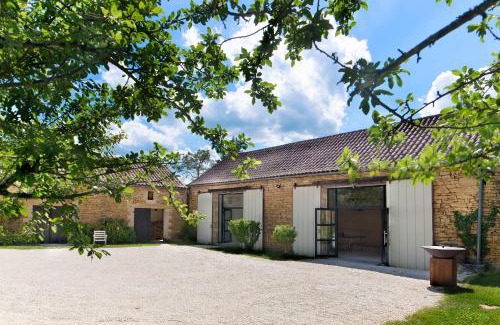 Saint-Genies House | Serene Gites La Source with Oceanfront Pool & Breakfast