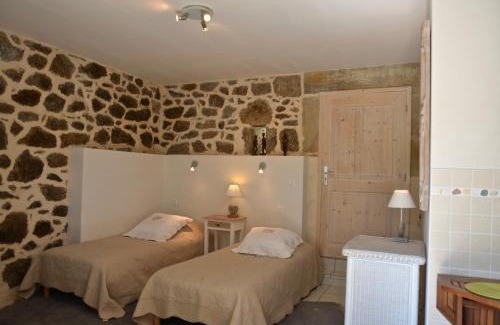 Saint-Romain-de-Lerps House | Relax at Gites Le Chêne & Le Tilleul with Ocean Views
