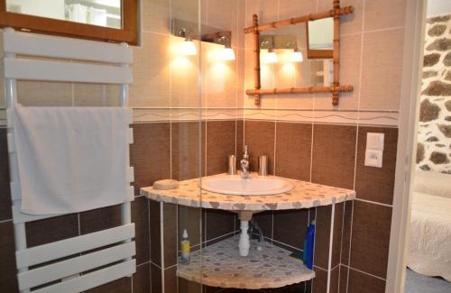 Saint-Romain-de-Lerps House | Relax at Gites Le Chêne & Le Tilleul with Ocean Views