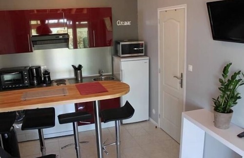 Carpentras Apartment | Cozy Gites Les Lauriers with Spa Access for 2-4 Guests