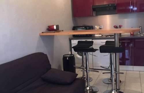 Carpentras Apartment | Cozy Gites Les Lauriers with Spa Access for 2-4 Guests
