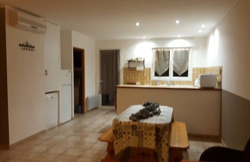 Mouries Villa | Gites Lou-Cabanoun: Relaxing Retreat with Pool and Spa