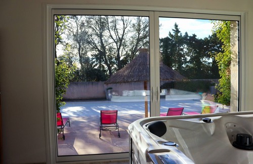 Mouries Villa | Gites Lou-Cabanoun: Relaxing Retreat with Pool and Spa