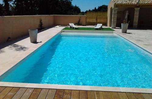Mouries Villa | Gites Lou-Cabanoun: Relaxing Retreat with Pool and Spa