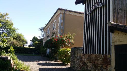 Buanes Apartment | Relaxing Retreat at Gites Matilon, 5 Min from Eugénie les Bains