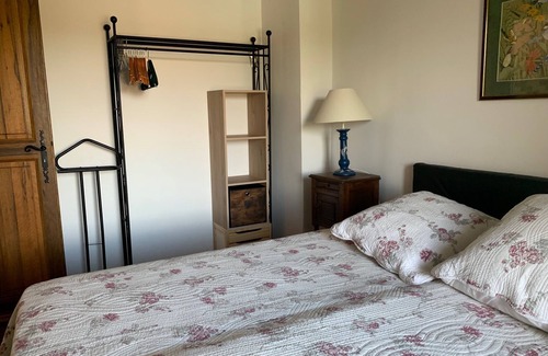 Carpentras Apartment | Cozy Getaway for Two: Perfect Child-Friendly Retreat