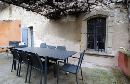 Cabrieres-d'Avignon Apartment | Idyllic Retreat at Gites Provence et Nature - Pet-Friendly Oasis