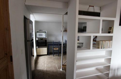 Cabrieres-d'Avignon Apartment | Idyllic Retreat at Gites Provence et Nature - Pet-Friendly Oasis