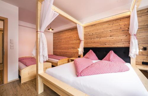 Vallarga Apartment | Gitschberg - Appartements: 4-Star Retreat with Spa & Hot Tub
