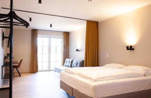Wassenberg Hotel | Discover Gitstapper Hof: Pet-Friendly with Great Dining