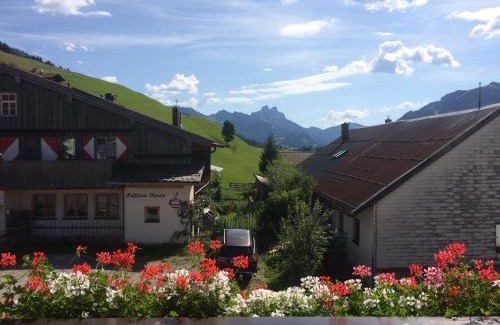 Zoeblen House | Guest Rated 10/10: Glätzle's Ferienhaus with Spa & Kitchen