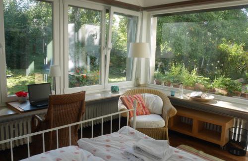 Benrath House | Experience Glück in Benrath with Oceanfront Amenities