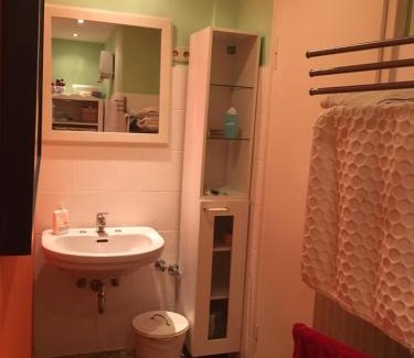 Benrath House | Experience Glück in Benrath with Oceanfront Amenities
