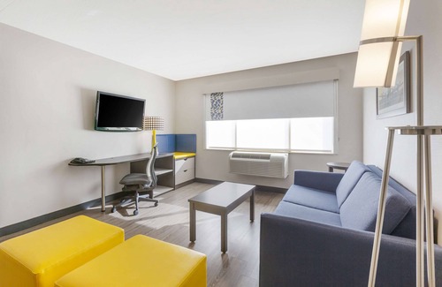 Gateway Hotel | Enjoy Comfort at GLō Best Western Mississauga Corporate Centre