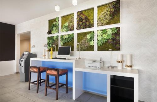 Tulsa Hotel | Experience GLō Best Western Tulsa-Catoosa Along Route 66