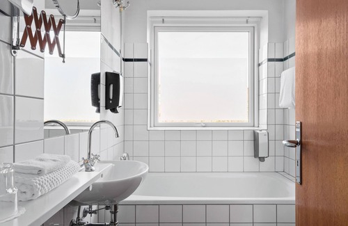 Silkeborg Hotel | Discover Gl. Skovridergaard: 4-Star Retreat with Spa & Pool
