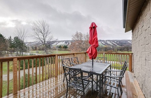 The Blue Mountains Ski Chalet | Glacial Getaway at The Blue Mountains with Hot Tub, Sauna, BBQ & Large Backyard - Sleeps 18
