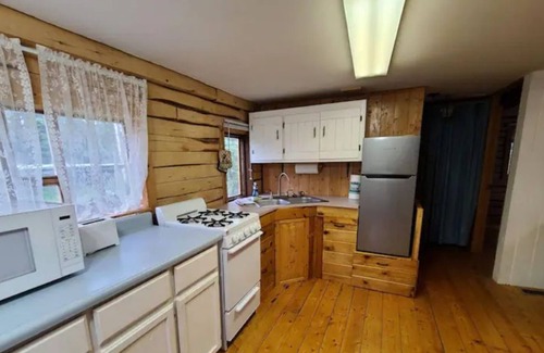 Kenny Lake Cabin | Cozy Glacier Cabin: 2 Bedrooms with Kitchen & Breakfast