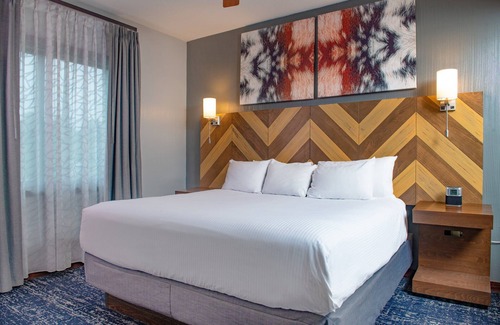 Lake Delton Resort | Experience Glacier Canyon Resort with WaterPark Access!