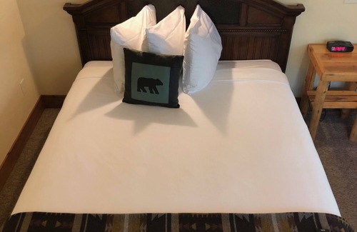 West Glacier Cabin | Experience Glacier Guides Lodge: Guest Rated 9.8, Family-Friendly