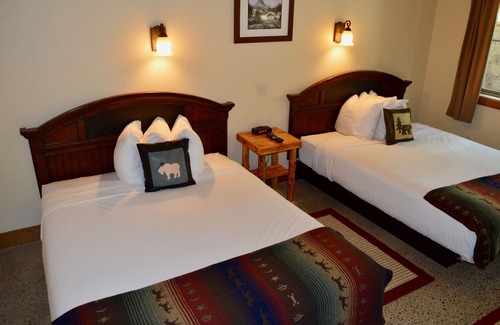 West Glacier Cabin | Experience Glacier Guides Lodge: Guest Rated 9.8, Family-Friendly