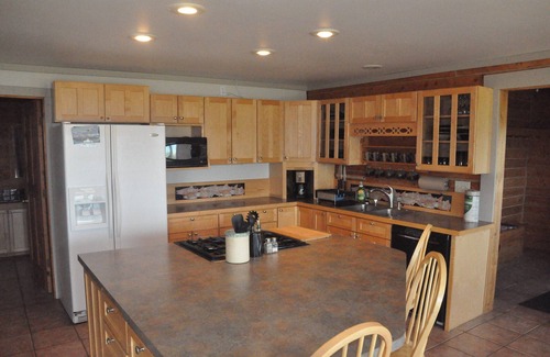 Kachemak House | Panoramic Glacier Haus with Kitchen & Breakfast in Homer