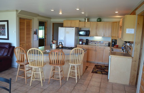 Kachemak House | Panoramic Glacier Haus with Kitchen & Breakfast in Homer