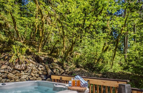 Glacier Cabin | Discover Glacier Hideaway: Hot Tub & Skiing Adventure