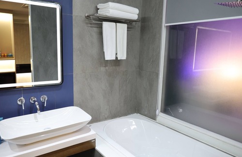 Khon Kaen Hotel | Inviting Glacier Hotel Khon Kaen with Pool & Family Amenities