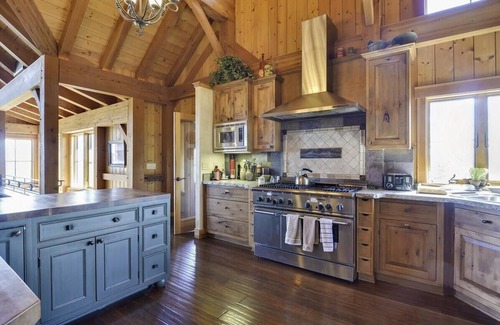 Truckee House | Scenic Glacier Lodge with Breathtaking 360 Views and Pool